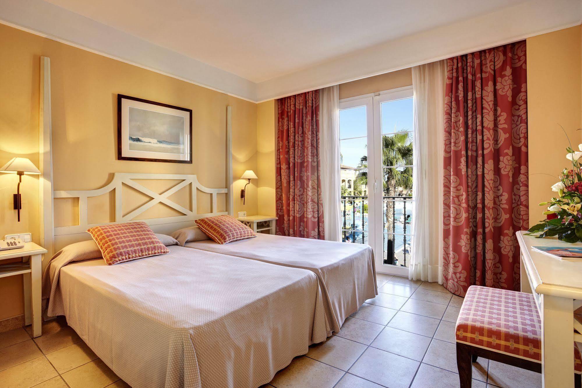 Grupotel Club Turquesa Mar Ciutadella  Ngoại thất bức ảnh