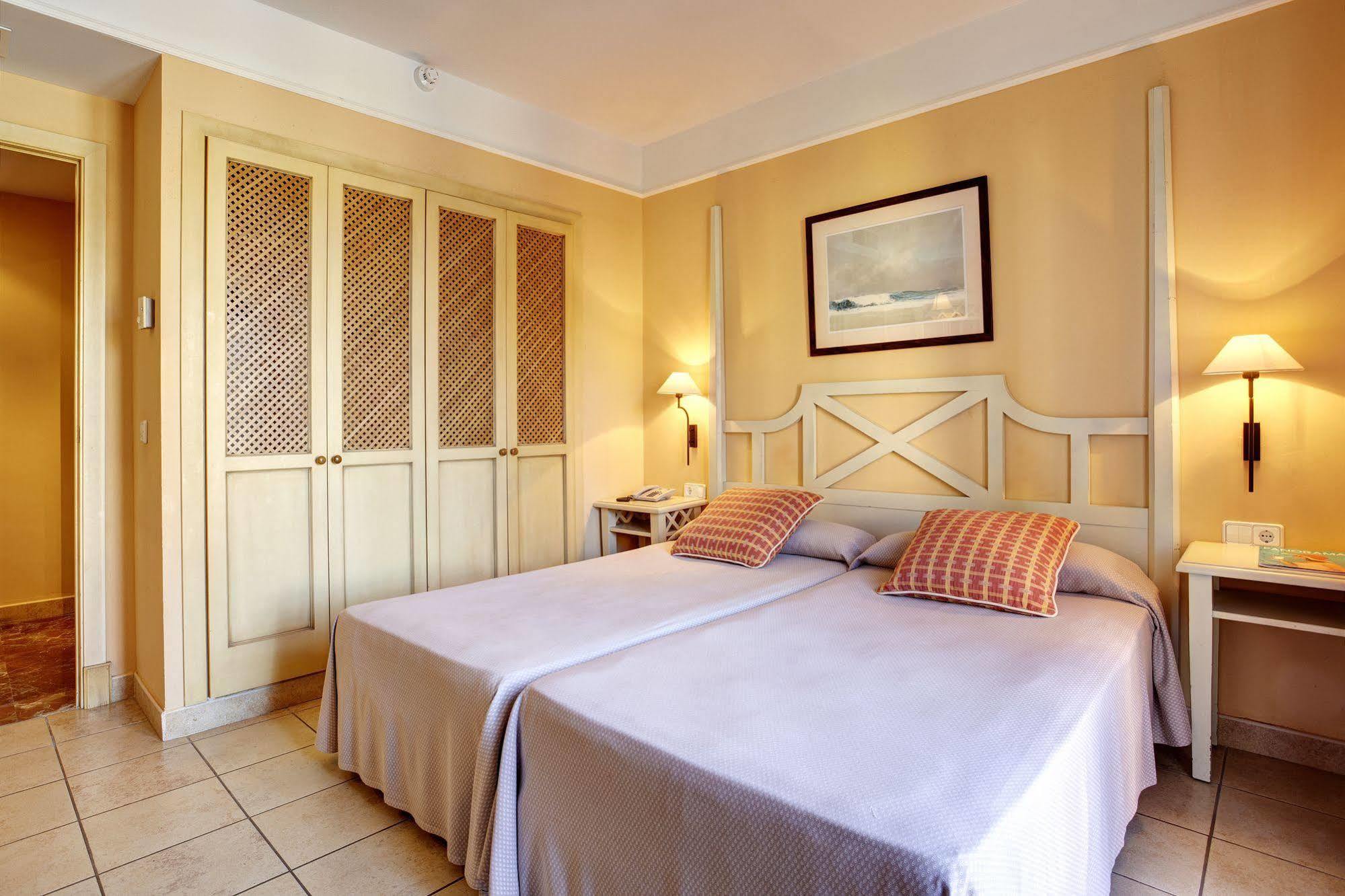 Grupotel Club Turquesa Mar Ciutadella  Ngoại thất bức ảnh